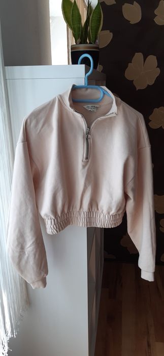 Krótka beżowa bluza z zapięciem