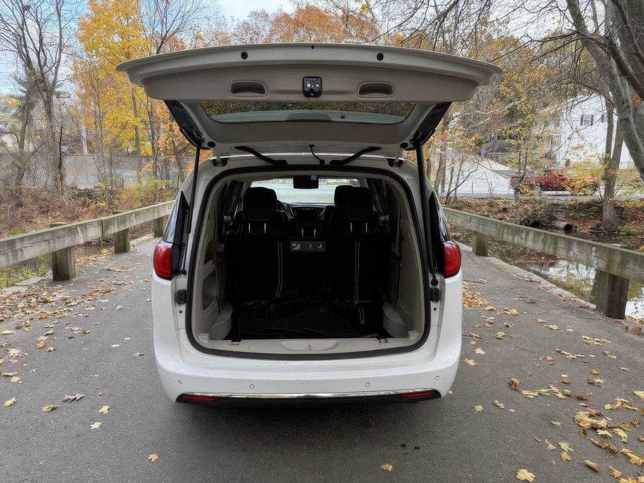 Chrysler Pacifica Touring L      2020