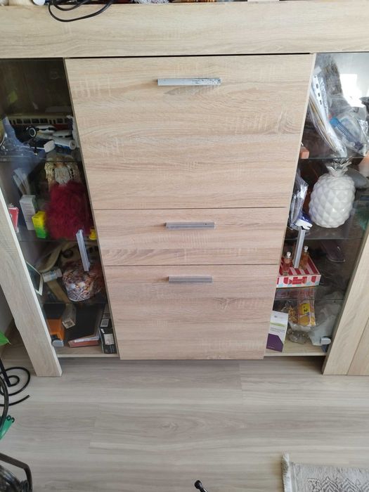 witryna z barkiem i szufladami