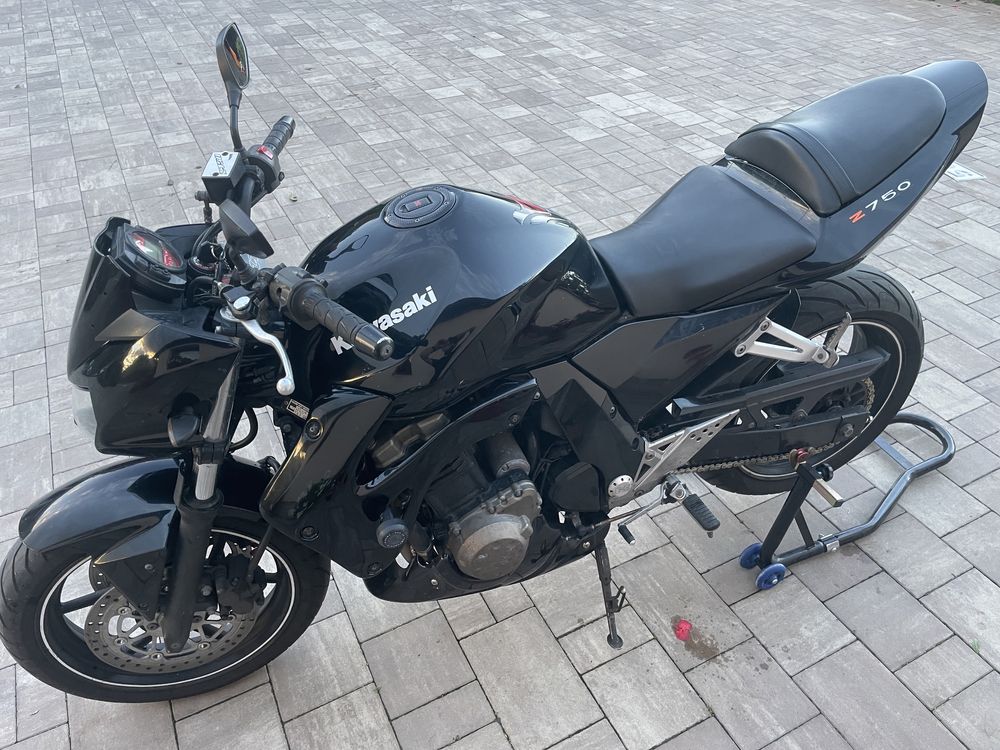 Kawasaki ZR 750 Z750 LeoVince NOWE OPONY