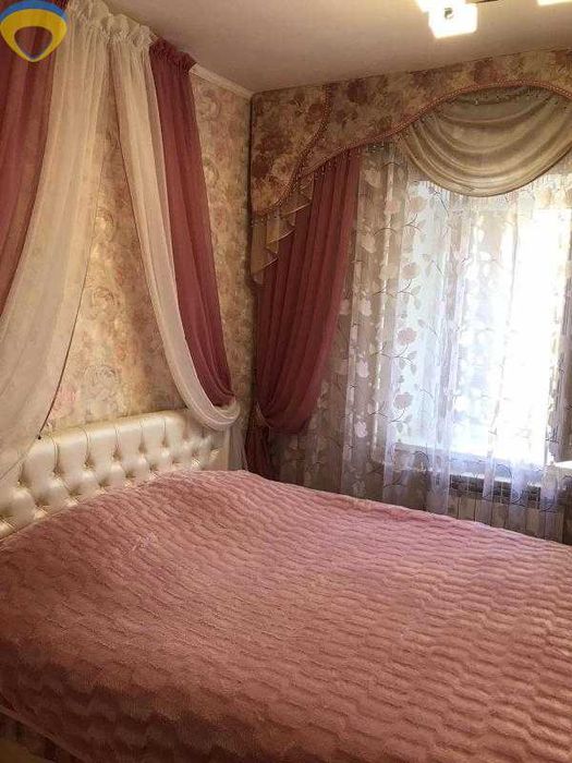 Шикарний великий будинок з ремонтом в передмісті Одеси.