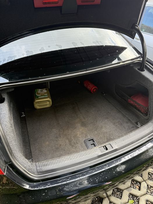 Samochód audi a4b8 na części