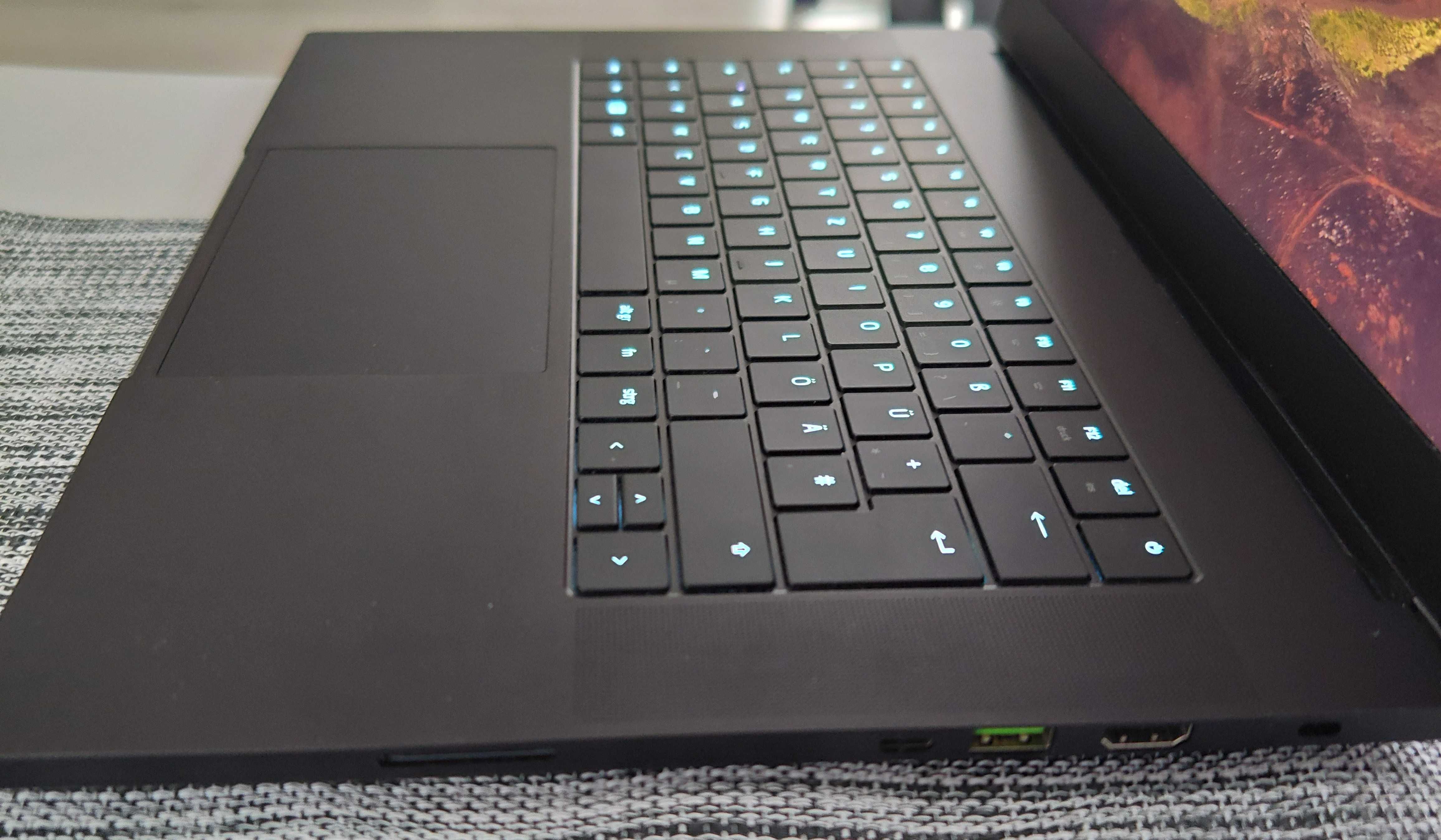 Razer Blade Advanced (2022) RZ09-0421 RTX 3080ti 16GB VRAM