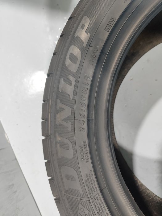 2 pneus semi novos 245-50R18 Dunlop RFT - Oferta dos Portes