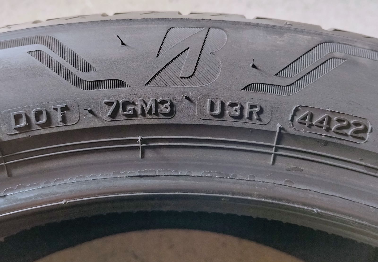 Шини літні R20 235/45 Bridgestone Alenza 001