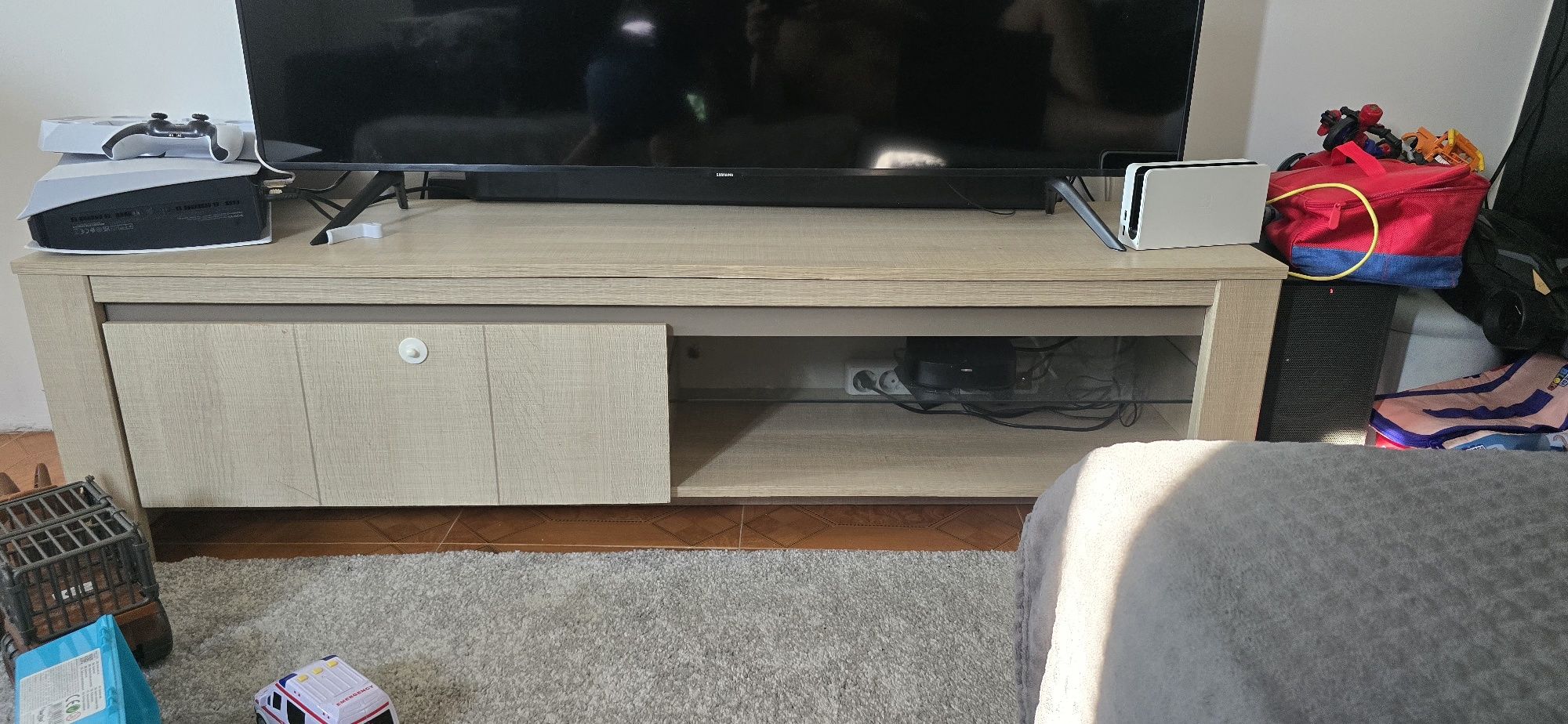 Movel Televisão usado