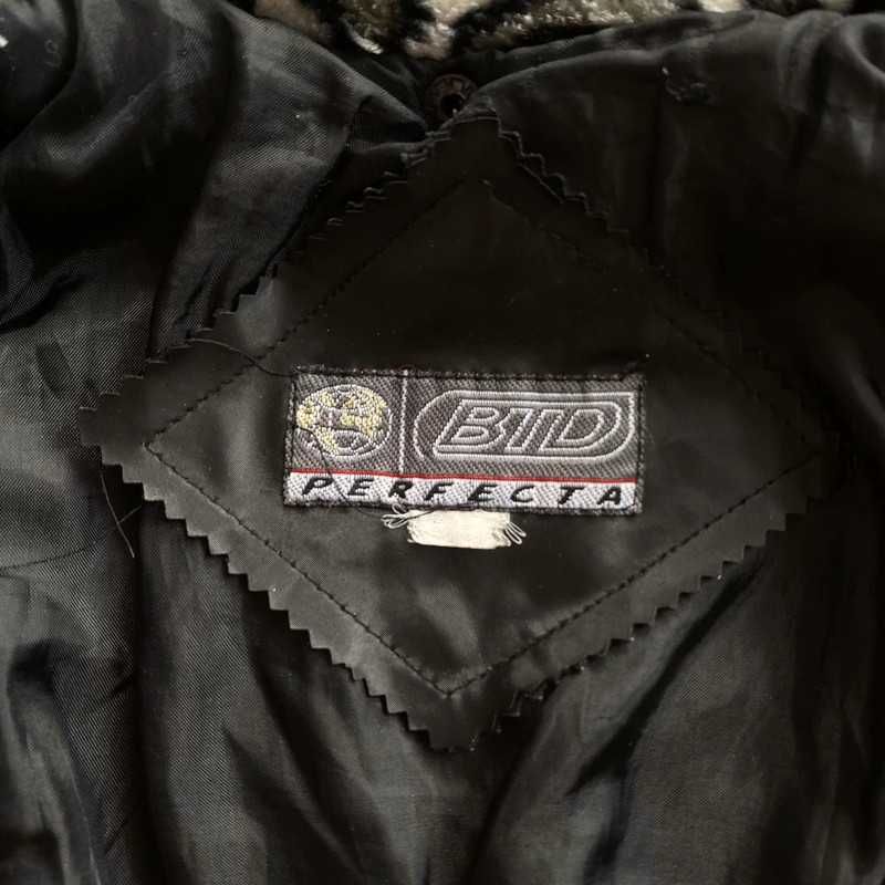 Czarna kurtka ze zwierzęcym motywem piękna moto rockowy styl vintage