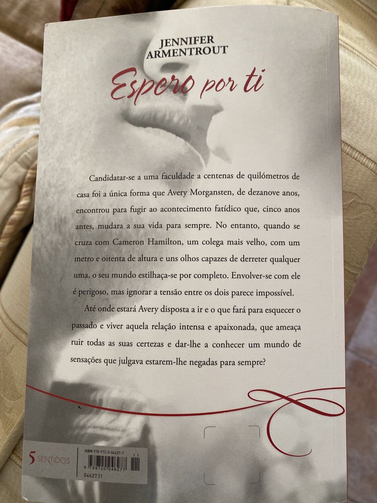 Vendo livro “Espero por ti”