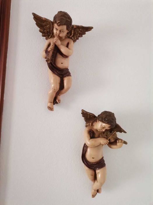 2 Anjos em marfinite (pintados à mão)