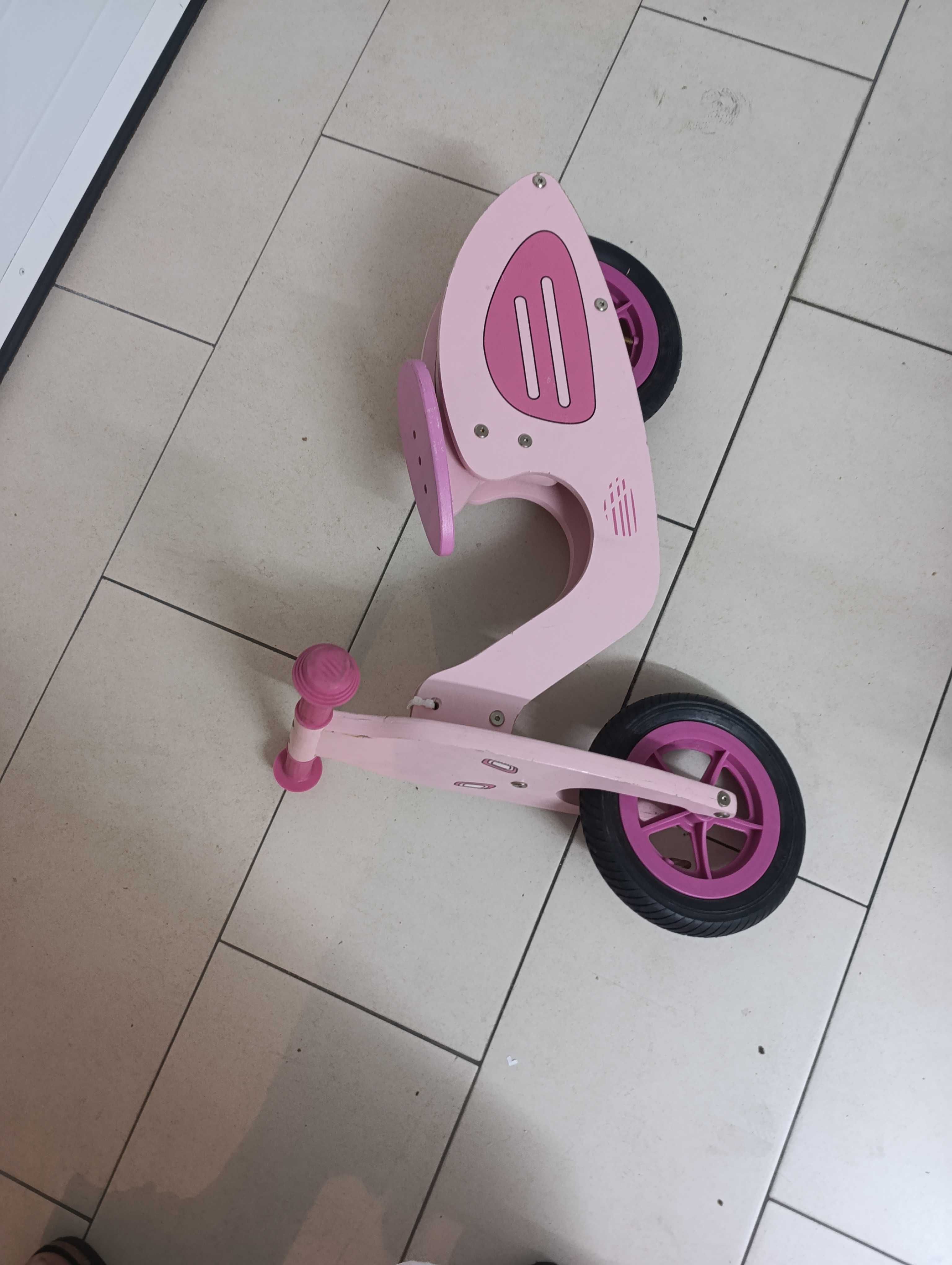 Mota menina  sem pedais
