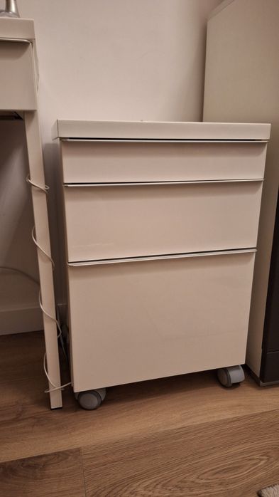 IKEA komoda na kólkach Besta Burs