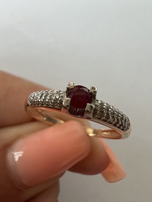 Золотое кольцо с бриллиантами и рубином р.17,5 красное золото 585 пр
