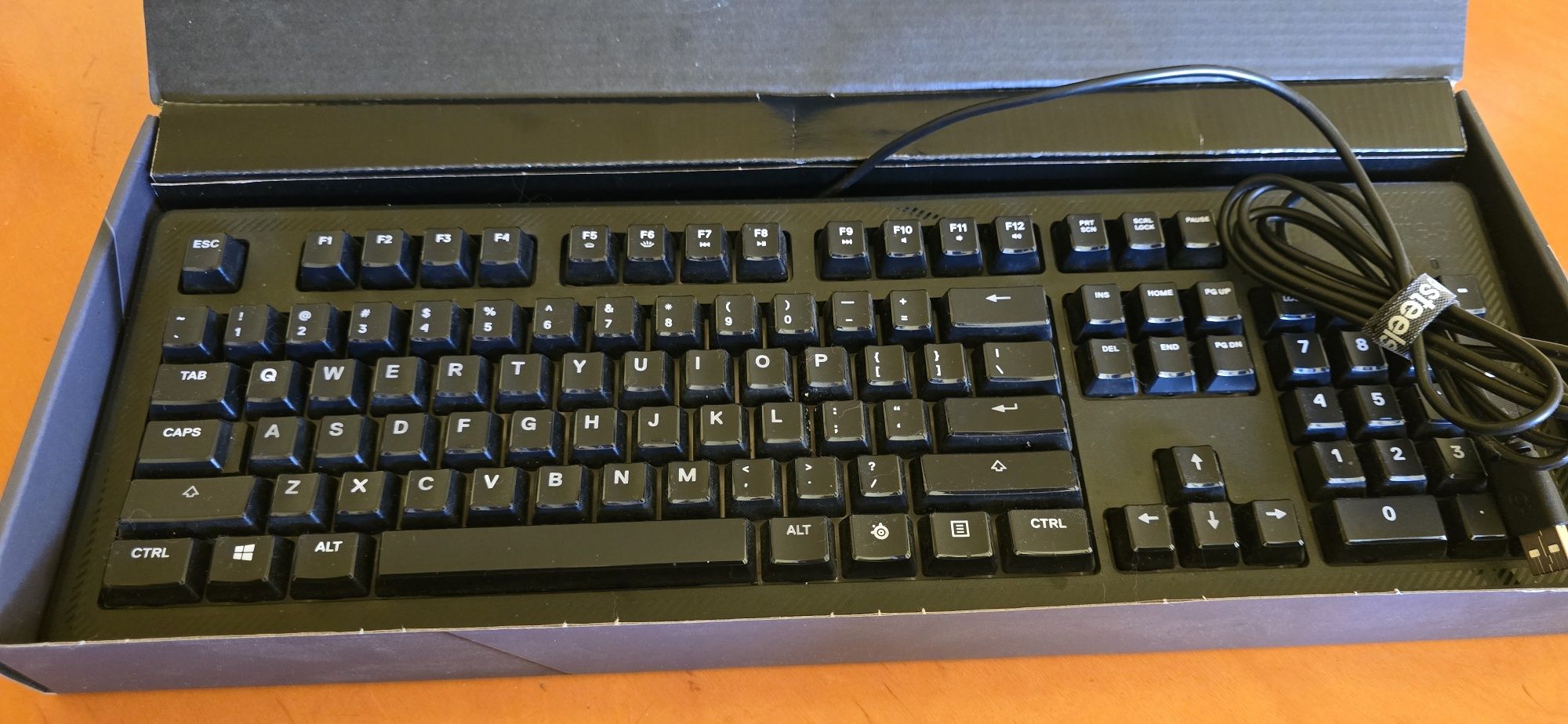 STEELSERIES APEX 100 klawiatura dla gracza