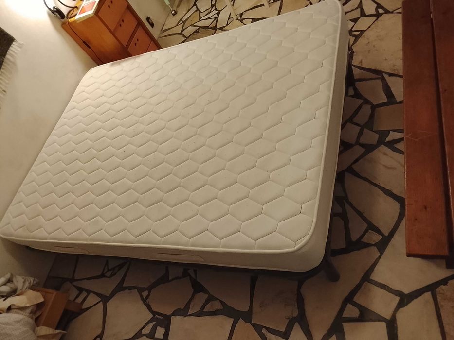 Cama casal com colchão