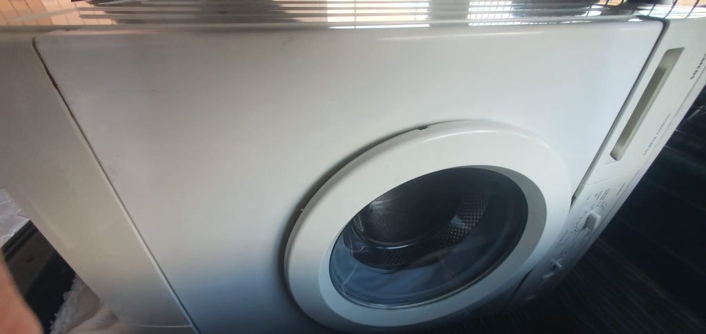 Máquina de lavar roupa Siemens a funcionar