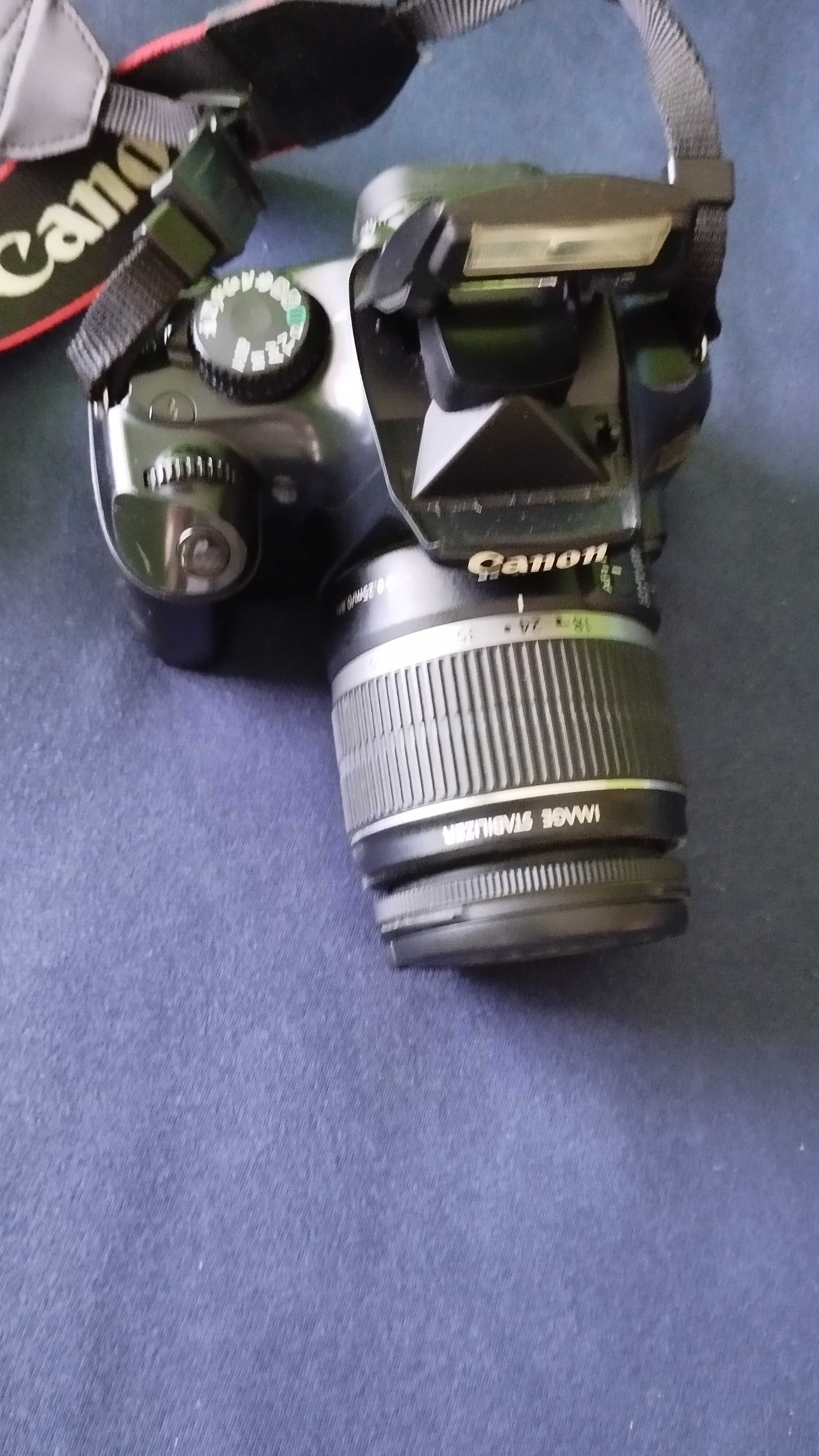 Canon EOS 1100D wraz z obiektywem 18-55mm