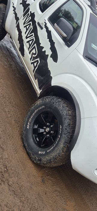 Nissan Navara 2,5  190 KM