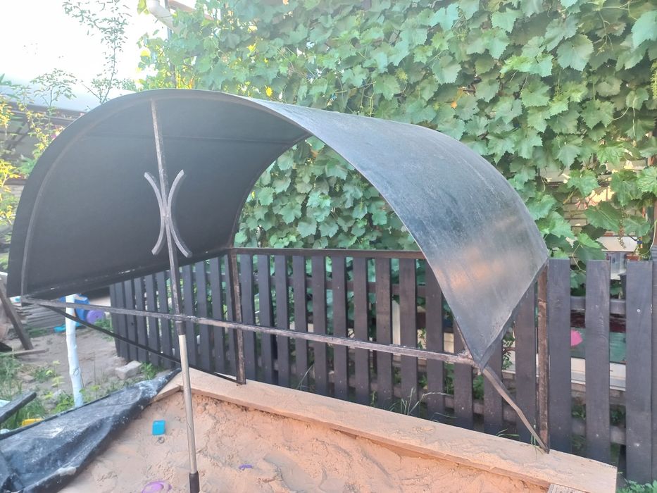 Якісний і добротний козирьок на вхідні двері