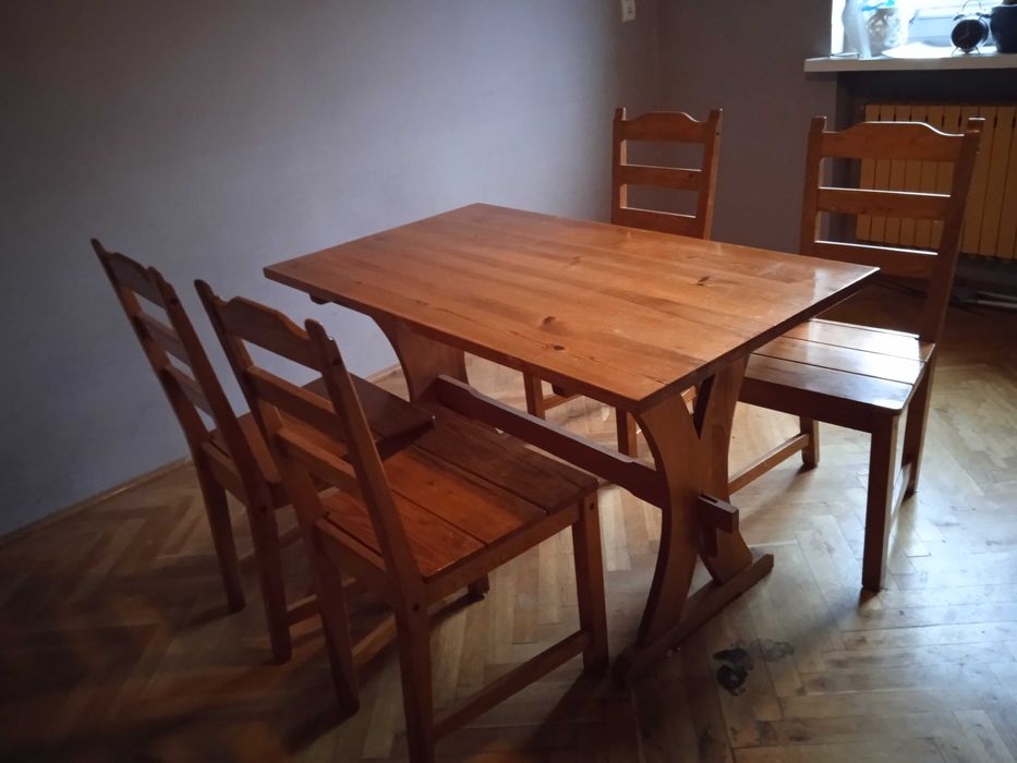 Stół sosnowy z 6 krzeslami