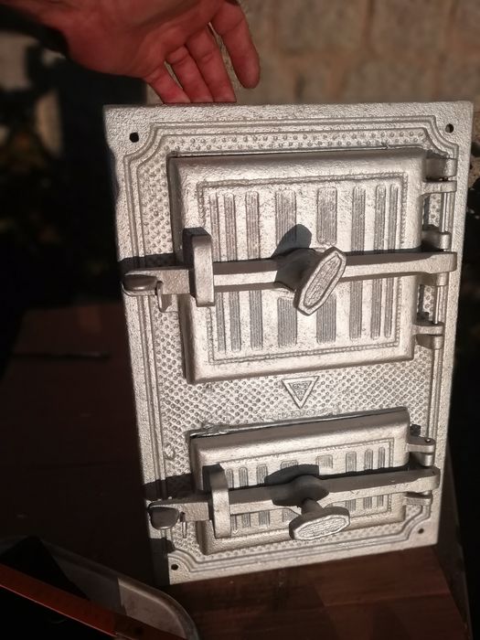 Drzwiczki żeliwne do pieca kaflowego lub wędzarni