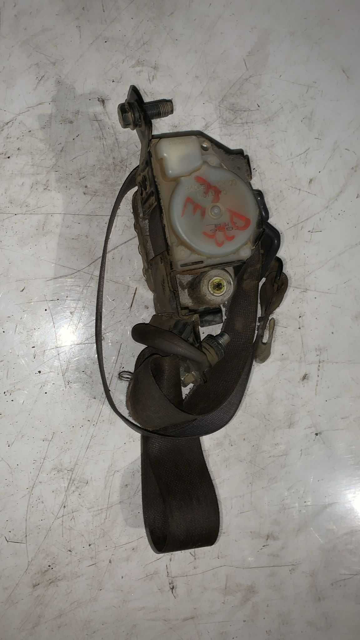 Cinto segurança frente esquerdo Nissan Navara D22 2006