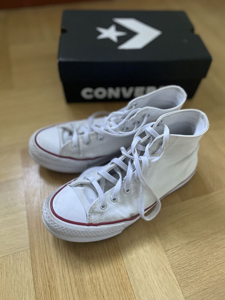 Białe trampki Converse