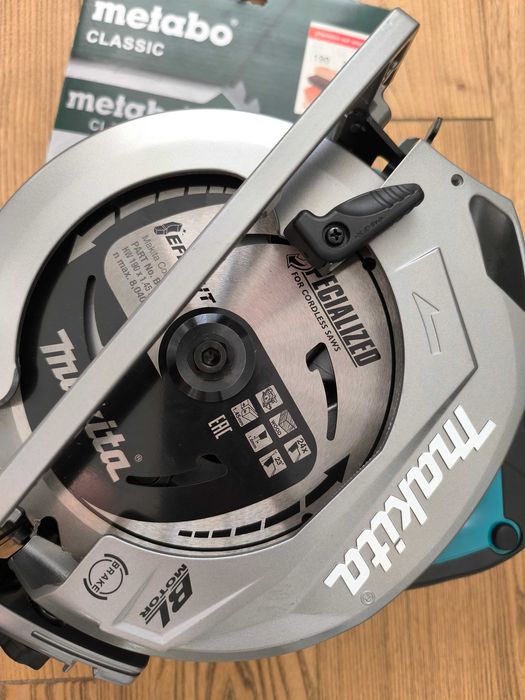 Продам акумуляторну дискову пилу MAKITA HS003GZ