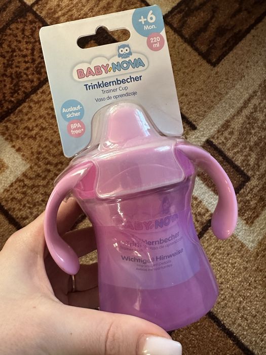 Продам чашку-поїльник для дівчинки