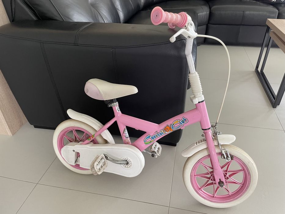 Mały rower do nauki jeżdżenia dla dziewczynki