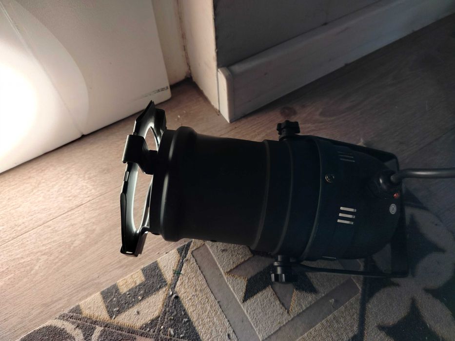 PAR 30 reflektor estradowy czarny z żarówką i wtyczką mam 8 szt