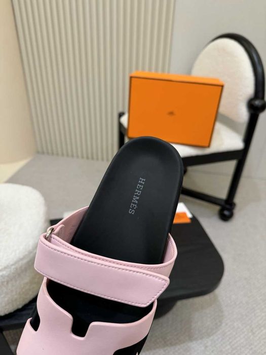 Lekkie i modne sandały HERMES Chyre na lato buty