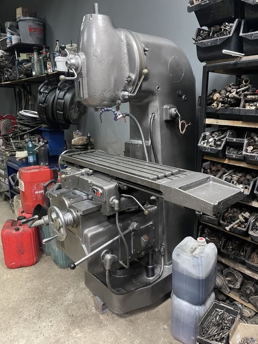 Продам фрезерний станок 6н10