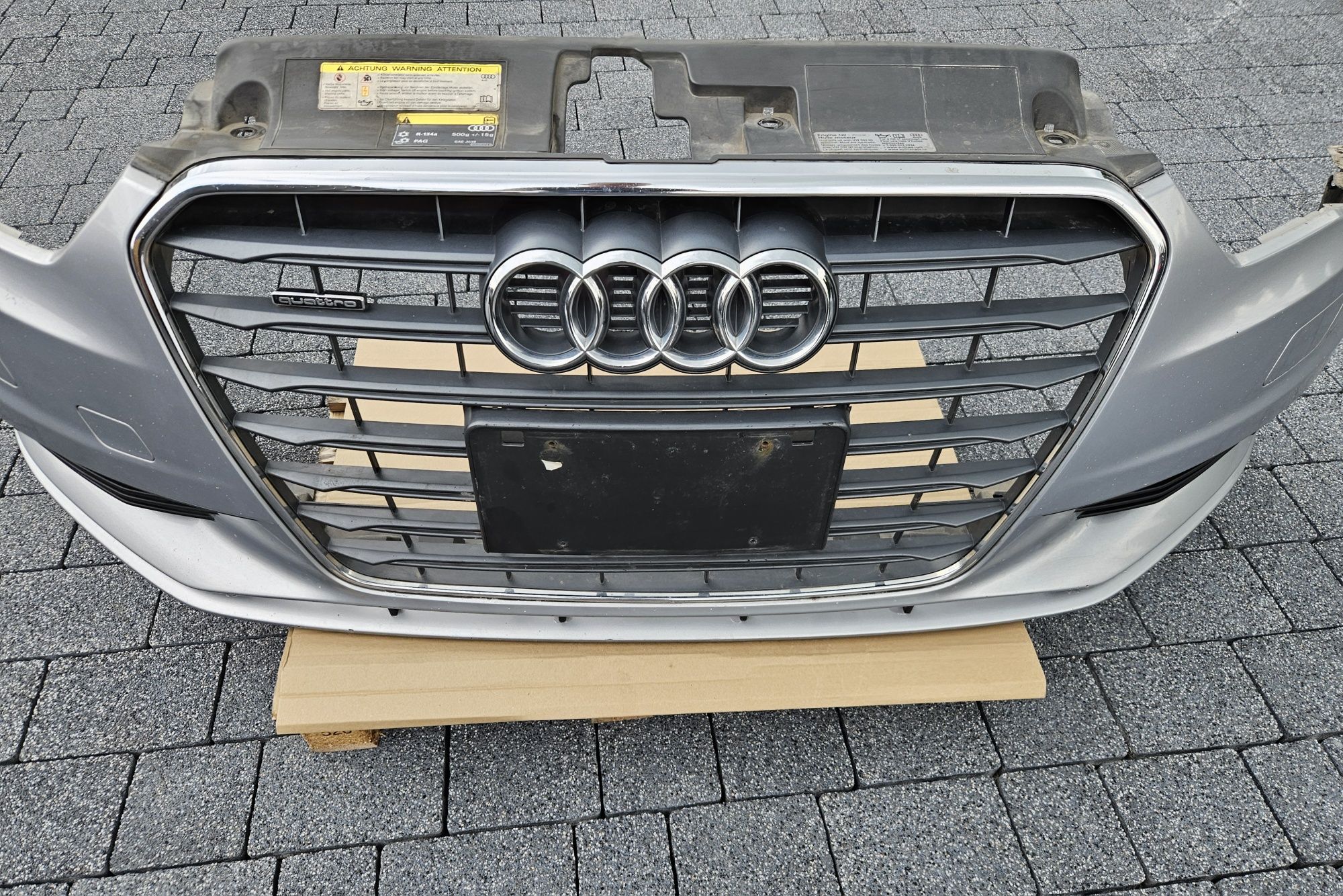 Audi a3 8v sedan zderzak przedni przód kompletny srebrny LZ7G