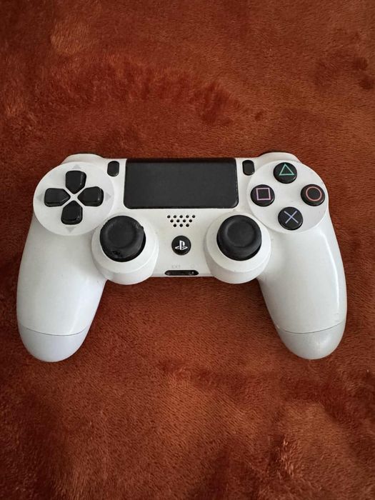 PlayStation 4 500GB + 2 comandos