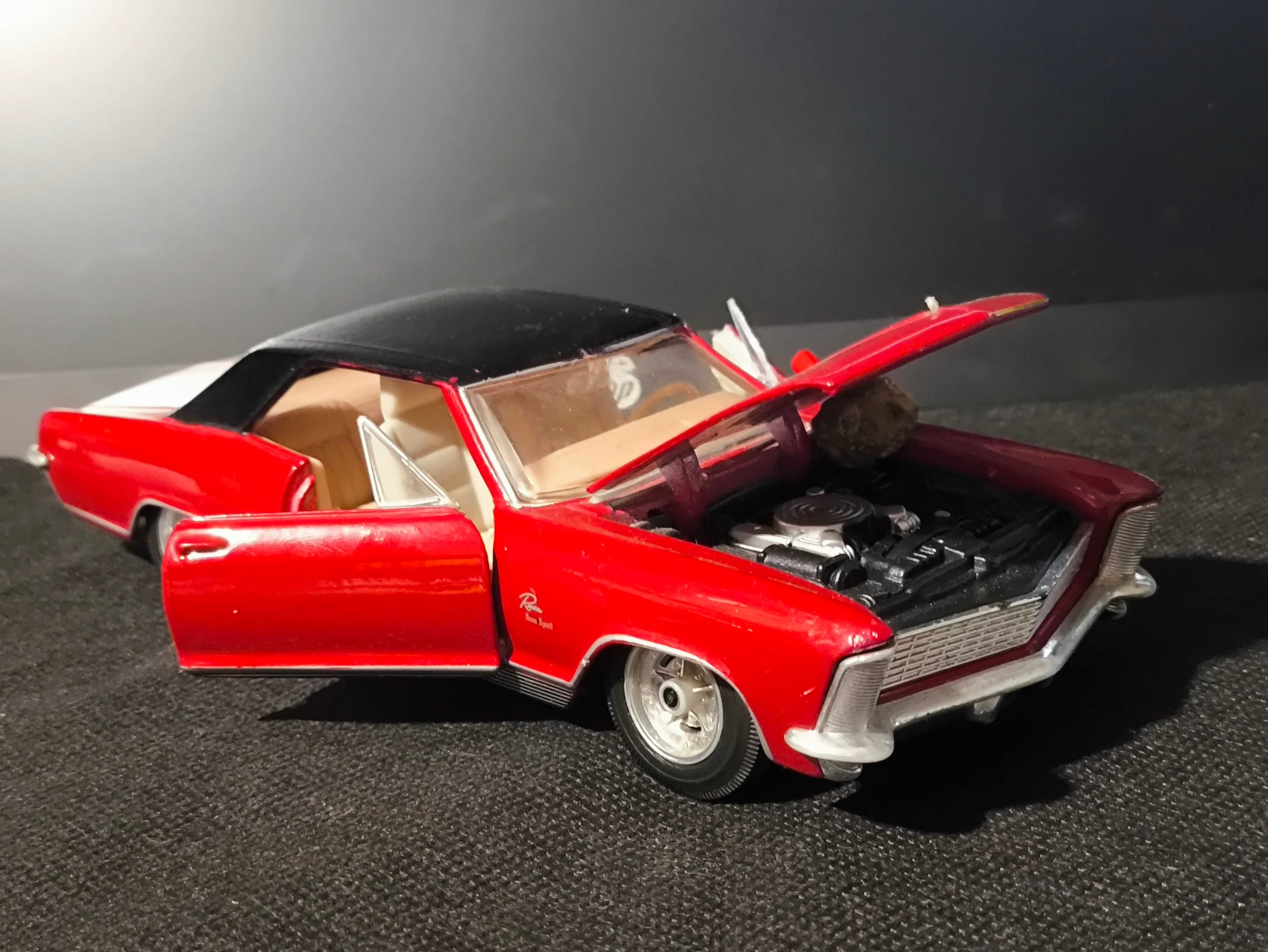 Машинка Buick Riviera Gran Sport 1965 Maisto 1.24