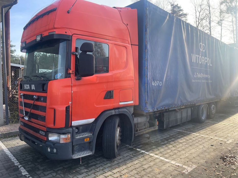 Scania R124  Scania R124 z przyczepą BDF po remoncie silnika