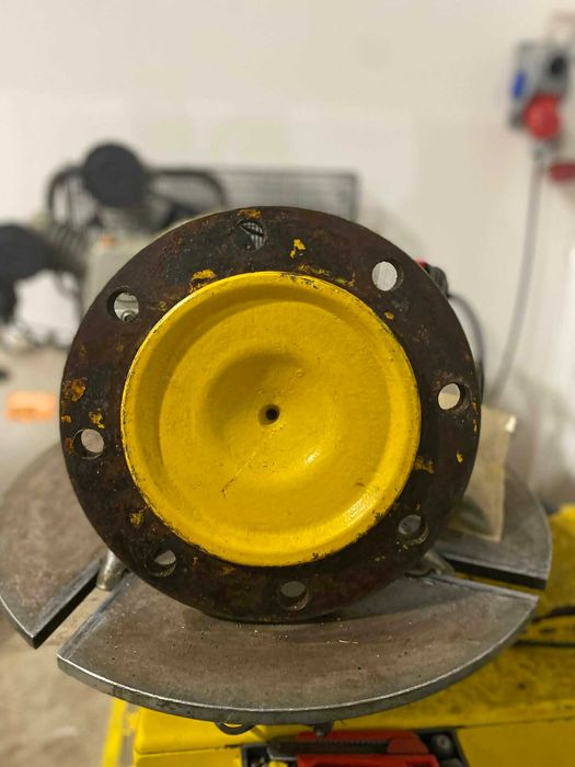 tylny wał koła John Deere R305625 R188097