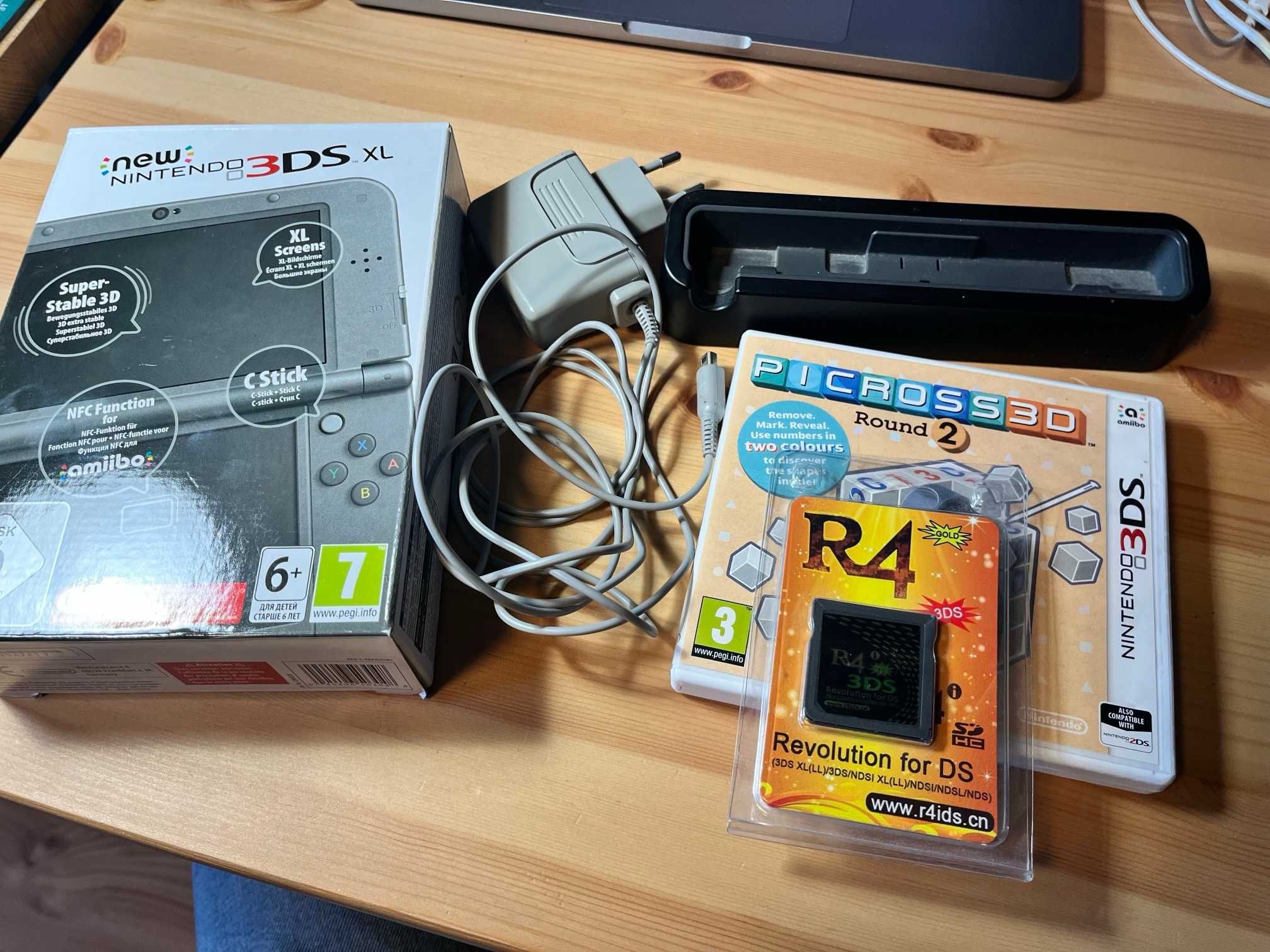 New Nintendo 3DS XL - pudełko, ładowarka, stacja dokująca, CFW LUMA,