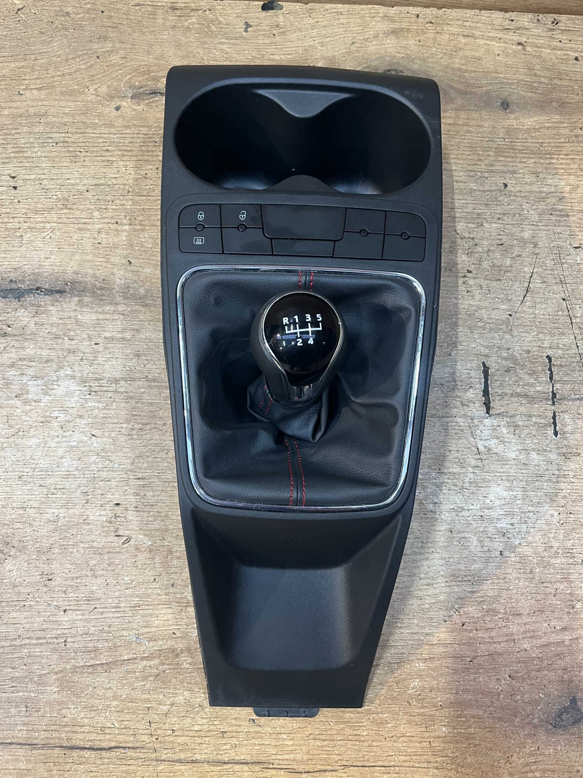 Panel/ mieszek zmiany biegów Seat Ibiza 4 lift