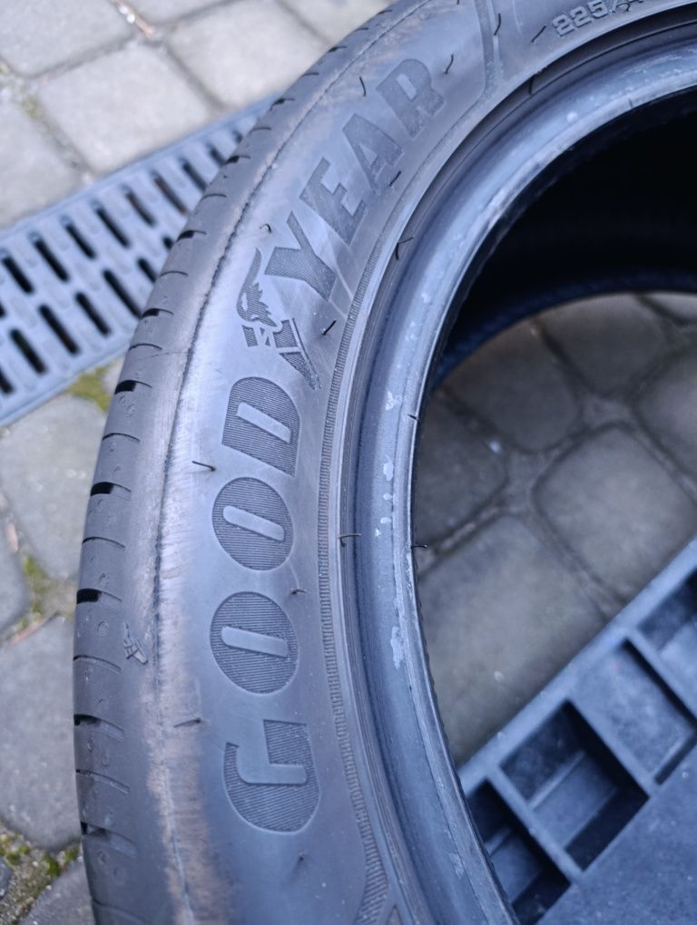 225/45/17 Goodyear Eficient Grip Performance 2 23r DEMO