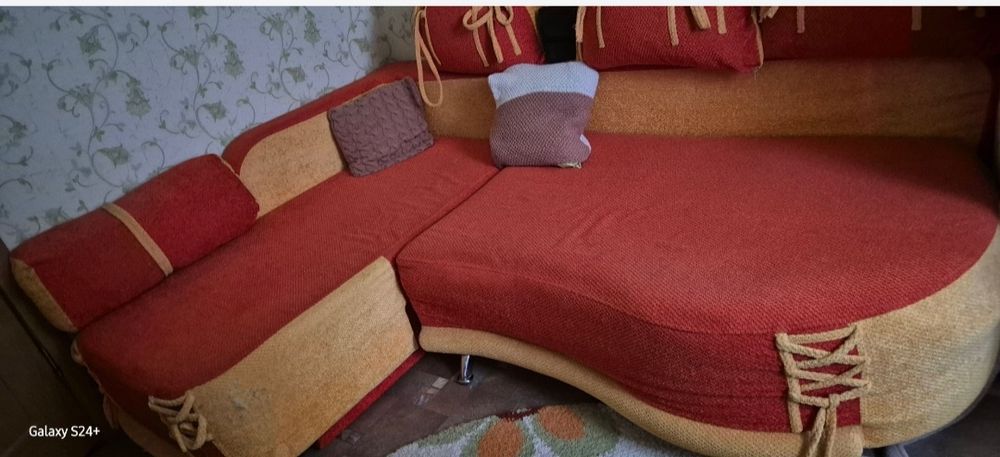 Продам диван б/у у гарному стані