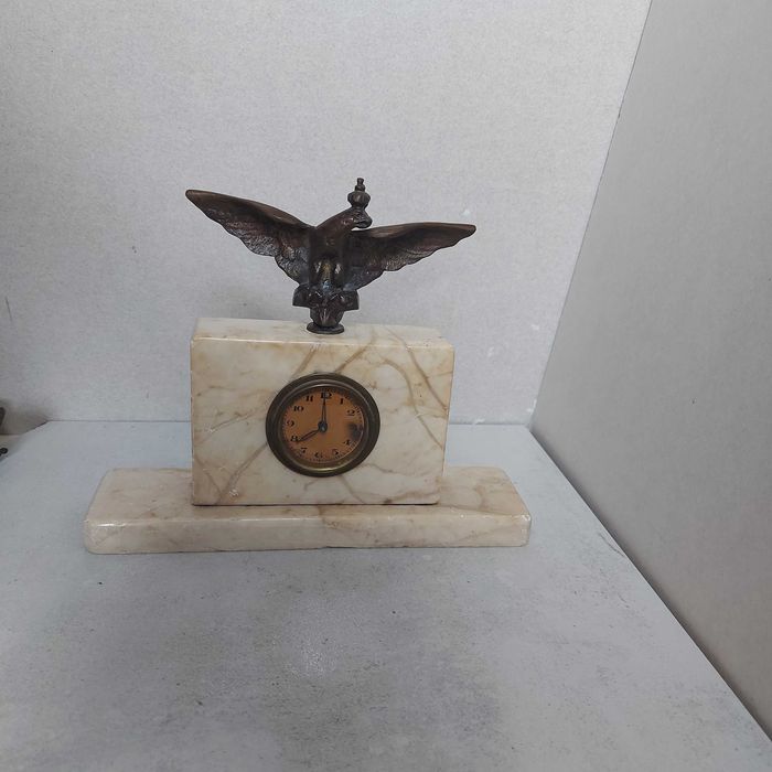 Zegar kominkowy z orłem marmur okres międzywojenny