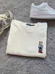 Sweter z misiem inspirowany stylem Polo Bear – biały, unisex