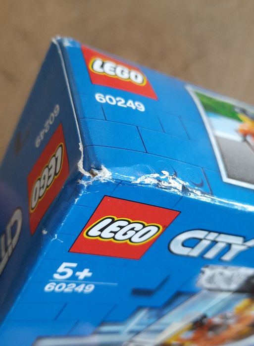 LEGO 60249 City - Zamiatarka