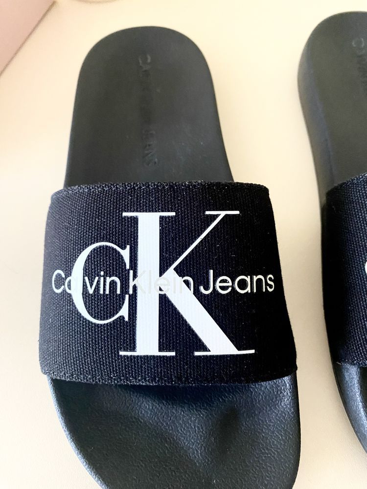 Calvin Klein Jeans оригінал стильні нові шльопанці 38 розміру