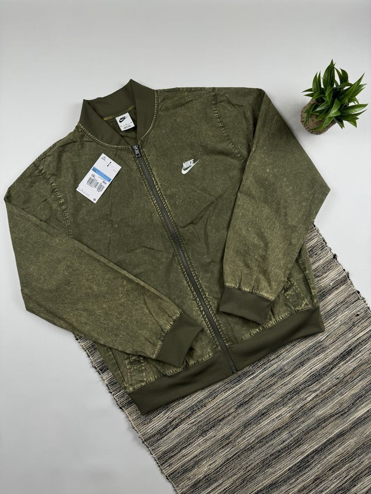 Оригінальний Бомбер Nike Club Woven