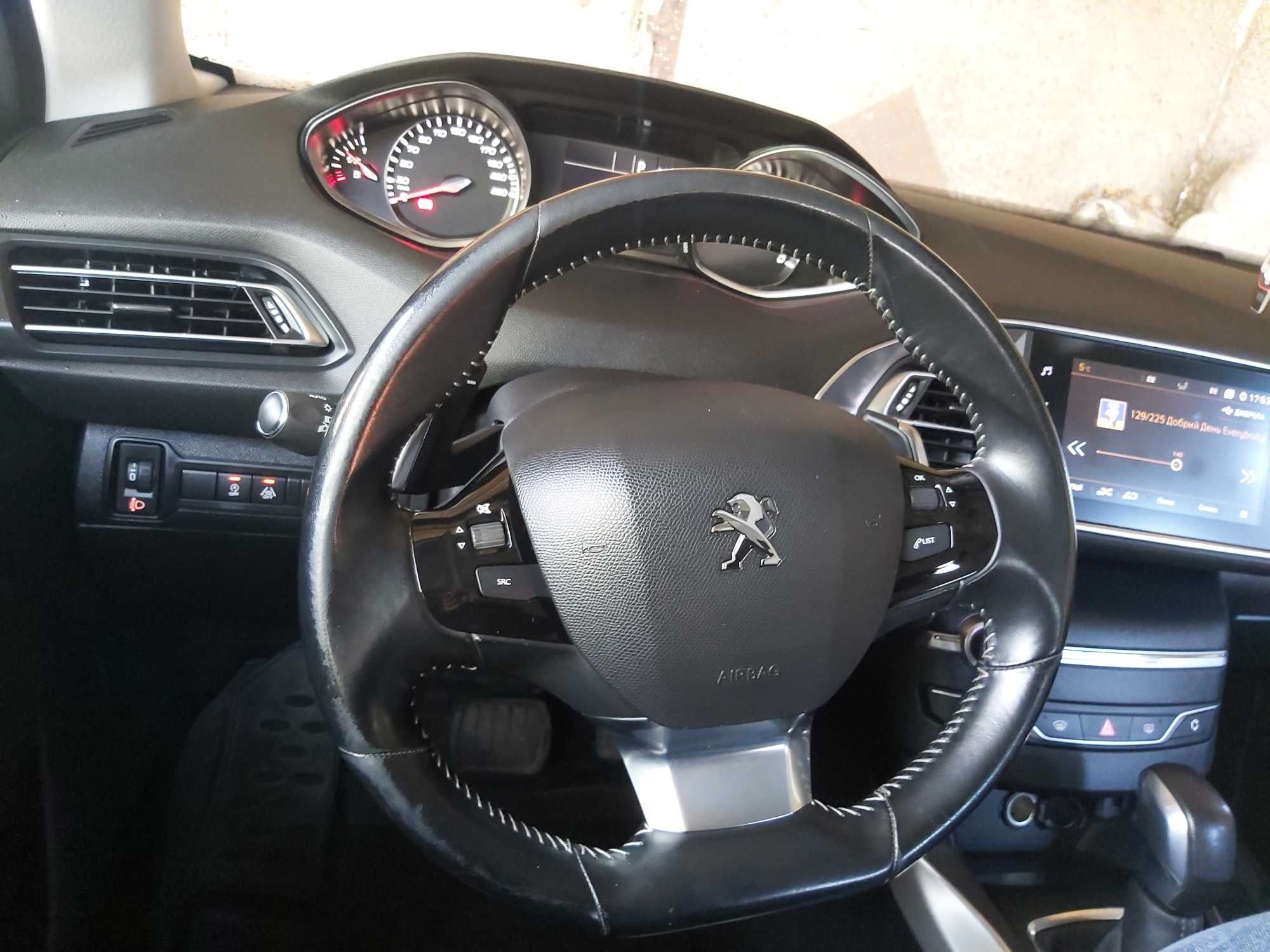 Автомобіль Peugeot 308