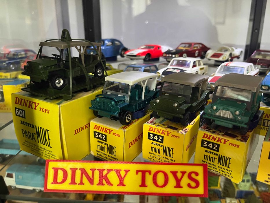 Sinal DINKY TOYS p/expositor miniaturas, paral. triang.reg., amarelo
