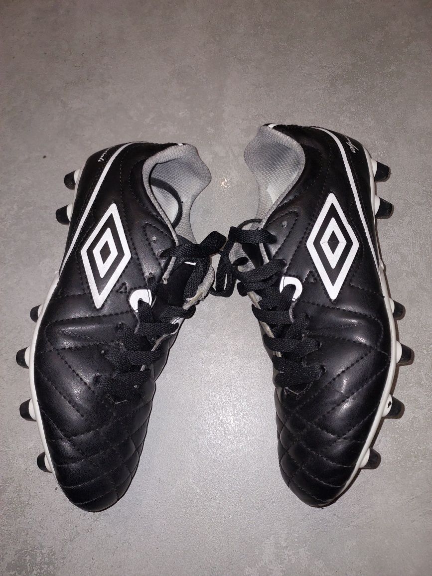 Buty korki umbro 38