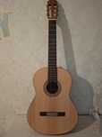 Yamaha C40 .              .